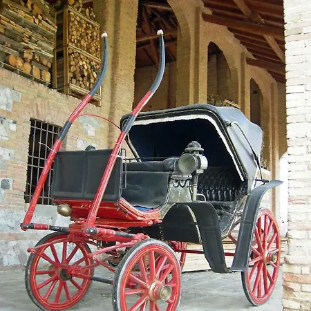 Agriturismo Corte Ghiara Фермерский дом *