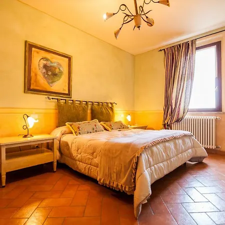 Agriturismo Corte Ghiara Фермерский дом