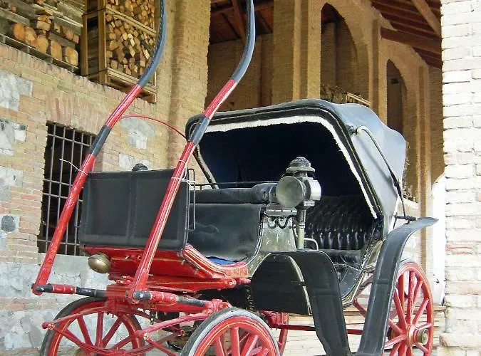 Agriturismo Corte Ghiara مزرعة للإقامة *